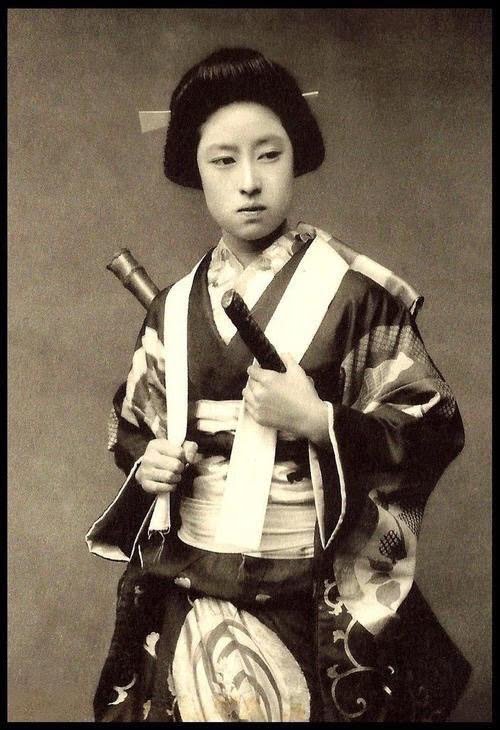 Mujeres guerreras, mujeres samuráis